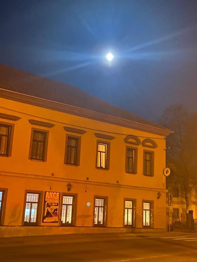 Pivovar Maly Janek - Restaurace, Penzion A Stany Jince Exteriör bild