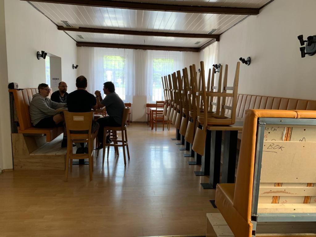 Pivovar Maly Janek - Restaurace, Penzion A Stany Jince Exteriör bild