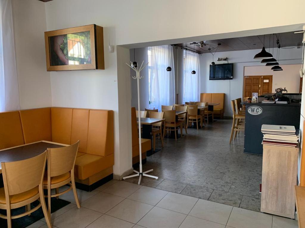 Pivovar Maly Janek - Restaurace, Penzion A Stany Jince Exteriör bild